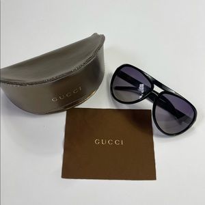 GUCCI Aviator sunglasses with cloth and case